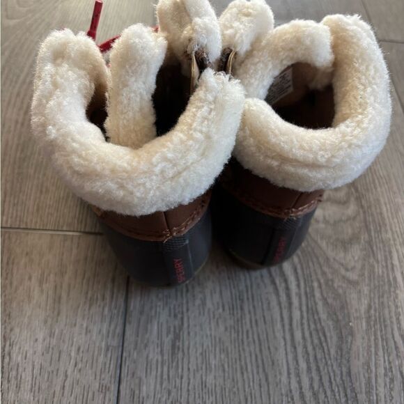 Sperry Brown Boots with Pink Laces - Picture 3 of 6